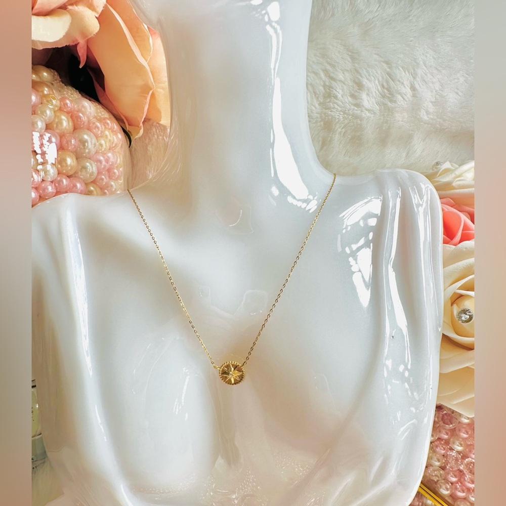 Dainty Star Centered Necklace  💛 Real 18 Karat Solid Gold Jewelry 💛
